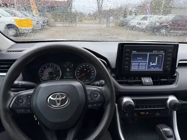 2020 Toyota RAV4 LE - Photo 11