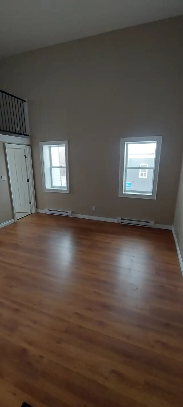 Gravenhurst Stylish 1 bedroom Loft Apartment - Photo 2