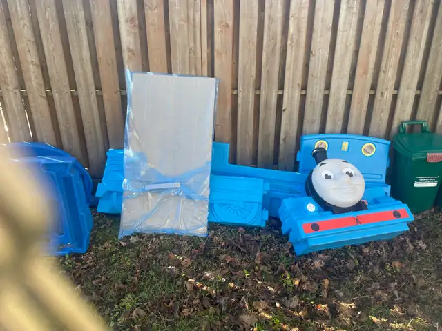 Little Tikes Blue Twin Car bed and Thomas the Train toddler bed - Photo 2
