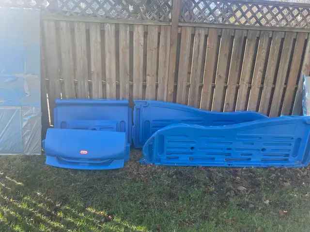 Little Tikes Blue Twin Car bed and Thomas the Train toddler bed - Photo 3