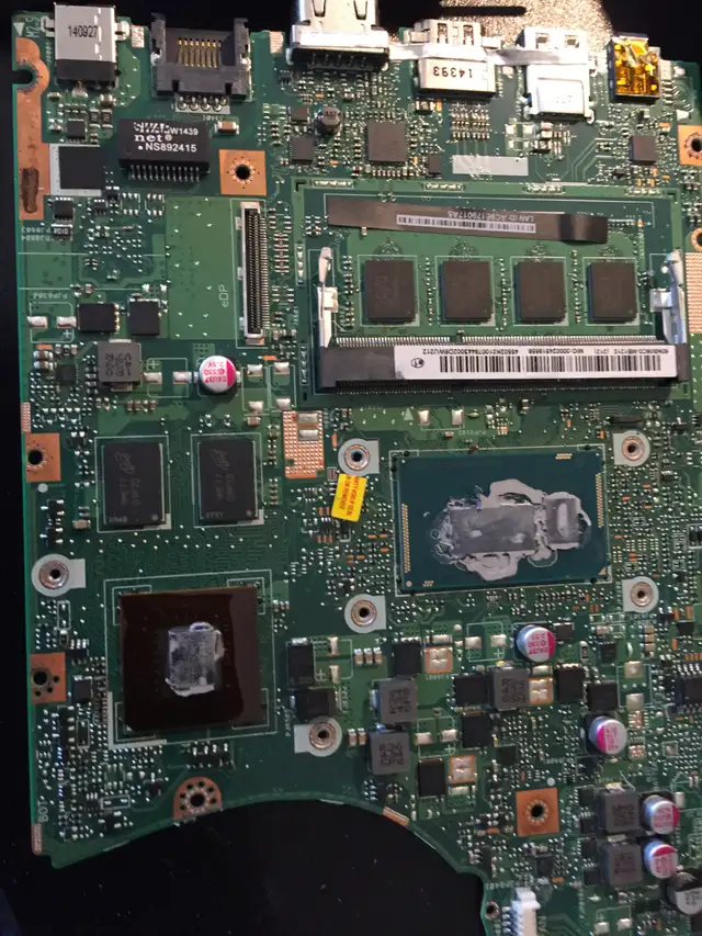 MacBook Screen Repair in North York | Cracked or Broken Display? - Photo 6