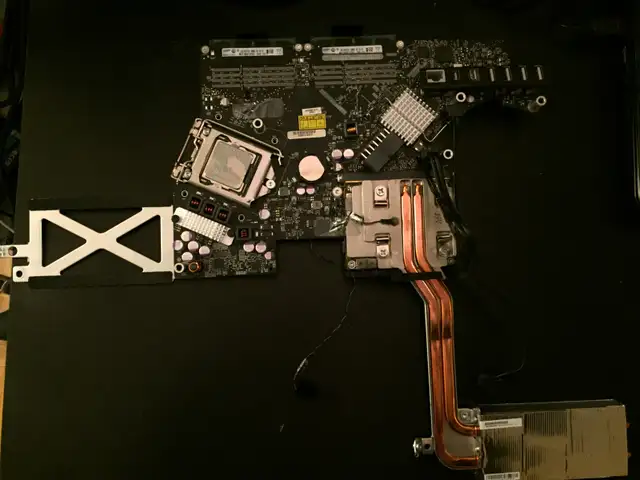 MacBook Screen Repair in North York | Cracked or Broken Display? - Photo 10