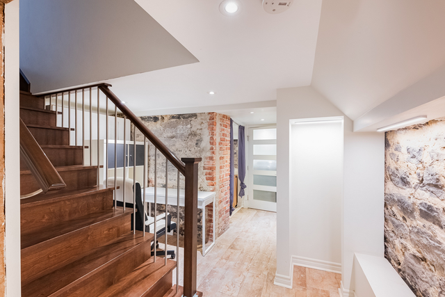 3 Bedroom, 2 Bath - Townhouse Downtown - Photo 10