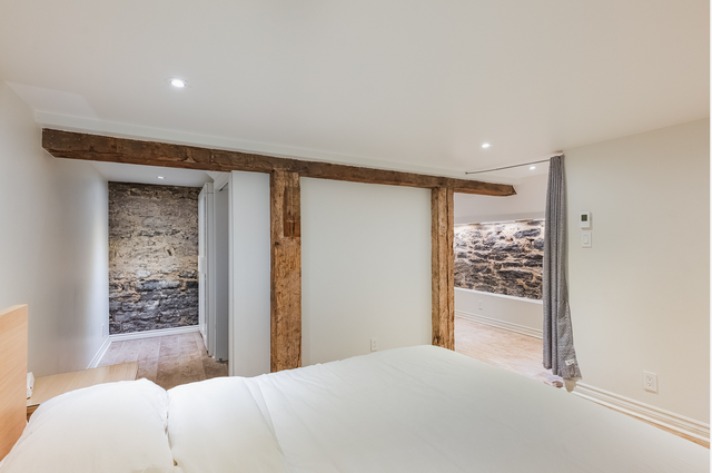 3 Bedroom, 2 Bath - Townhouse Downtown - Photo 12