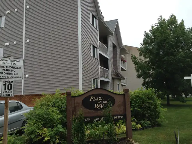 AVAILABLE IMMEDIATELY!  CLOSE TO U OF M!