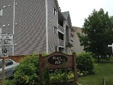 AVAILABLE IMMEDIATELY!  CLOSE TO U OF M!