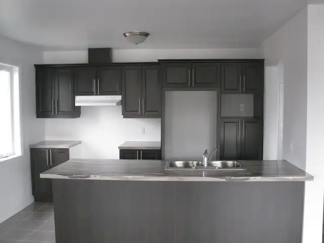 GRAND 5 1/2 À LOUER POUR 1ER JUILLET - Photo 2