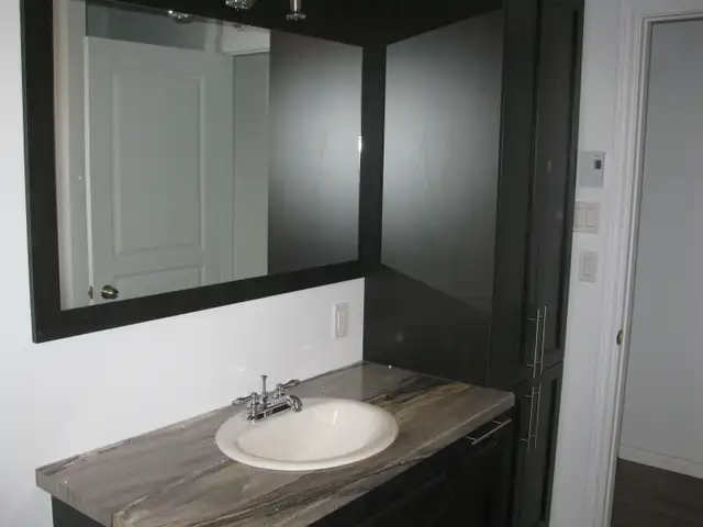 GRAND 5 1/2 À LOUER POUR 1ER JUILLET - Photo 6