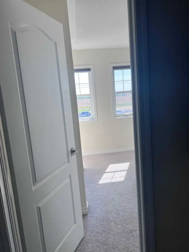 Master bedroom in New house- upper floor- fully furnished - Photo 3