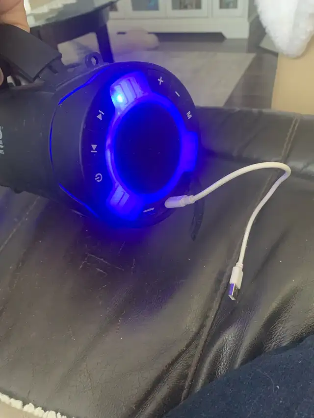 BOSS BLUETOOTH WEATHER PROOF AUDIO SYSTEM - Photo 4