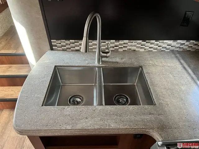 2018 JAYCO EAGLE 26.5RLDS Fifth Wheel - Photo 12