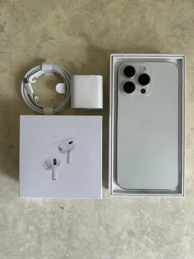 iPhone 15 pro max 256 gb 82% battery Airpods Pkg/Delivery