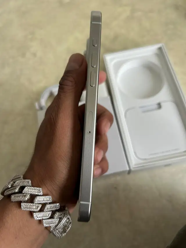 iPhone 15 pro max 256 gb 82% battery Airpods Pkg/Delivery - Photo 3