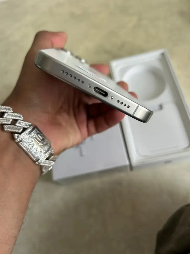 iPhone 15 pro max 256 gb 82% battery Airpods Pkg/Delivery - Photo 5