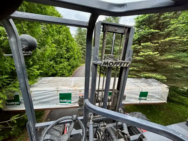 FLATBED & MOFFETT DELIVERY SERVICES - Photo 3