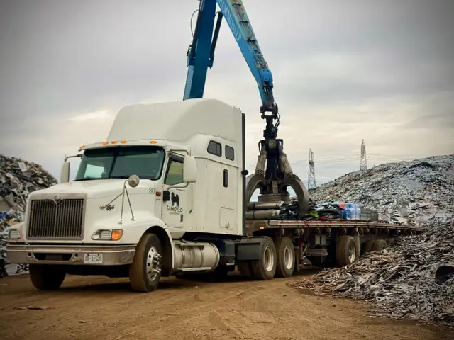 FLATBED & MOFFETT DELIVERY SERVICES - Photo 8