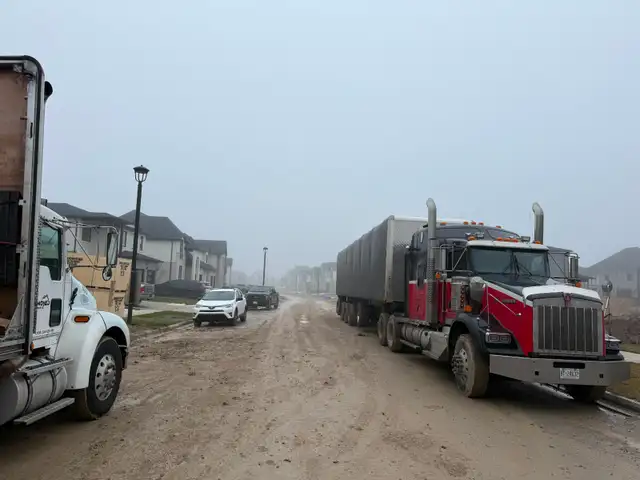 FLATBED & MOFFETT DELIVERY SERVICES - Photo 9