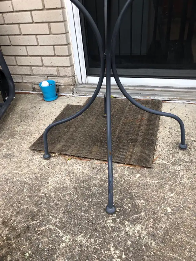 table ronde rebord en rotin pour extérieur - Photo 4