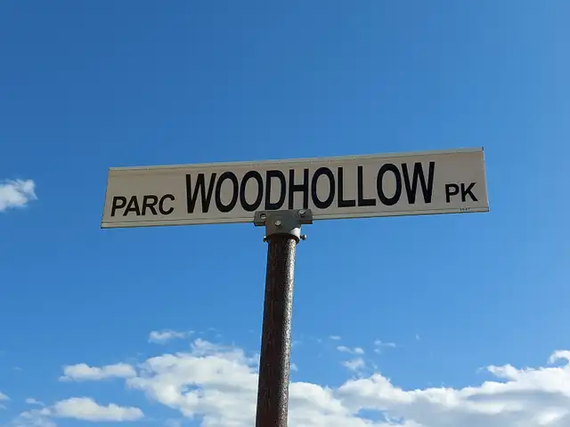 A 1 BDR   a DEN. Short drive to NBCC UNB SJRH. Heat included - Photo 3