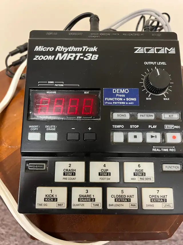 Zoom Fire-15 modeling amplifier and MRT 3b Micro Rhythm Track - Photo 3