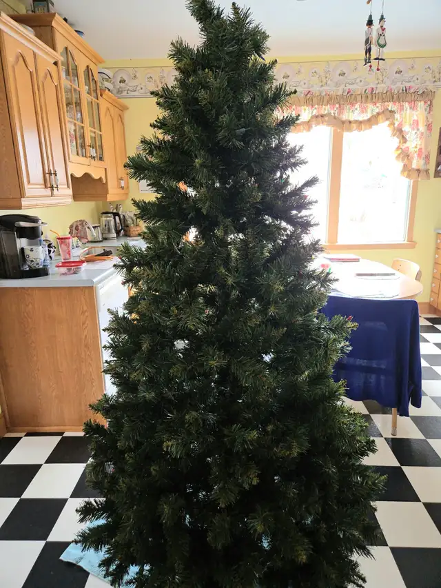 Christmas Tree 7.5' - Photo 3