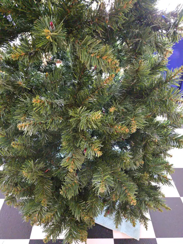 Christmas Tree 7.5' - Photo 5