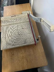 PAPER CUTTER BOARD / PLANCHE À COUPÉ DU PAPIER