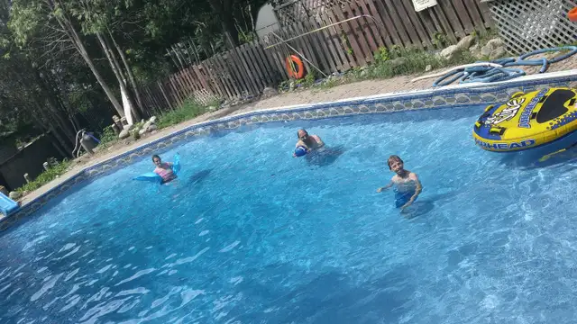 THREE MONTHS FREE RENT! c/w ensuite Jacuzzi, 50' 4K TV c/w Netfl - Photo 8