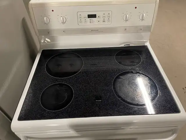 Cuisinière blanche vitrocéramique Frigidaire - Photo 2
