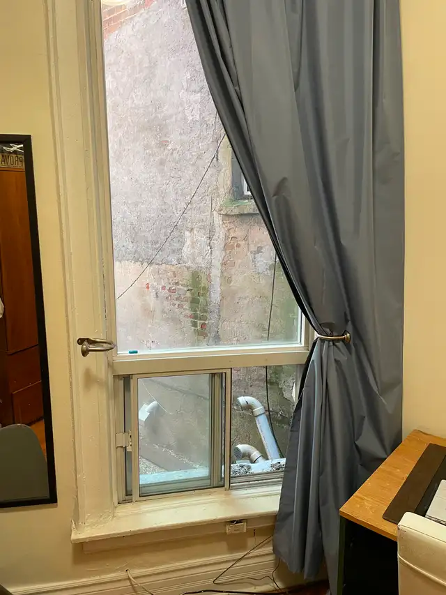 Student room for rent near UofT and TMU - Photo 2