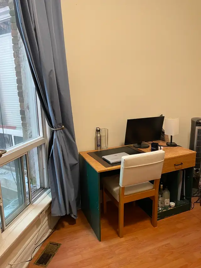 Student room for rent near UofT and TMU - Photo 3