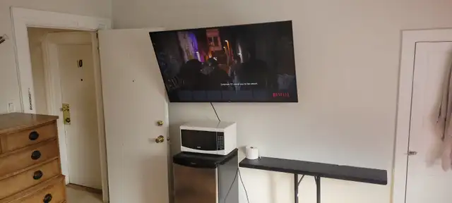 THREE MONTHS OF RENT FREE! Large Suite! Steps from Elgin