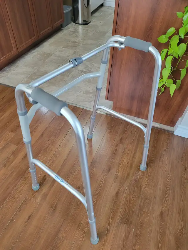 Marchette pliante et ajustable