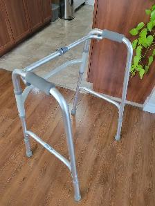 Marchette pliante et ajustable