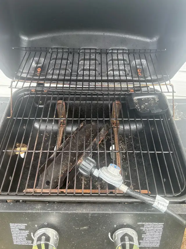 BBQ like new with New cover - Photo 2