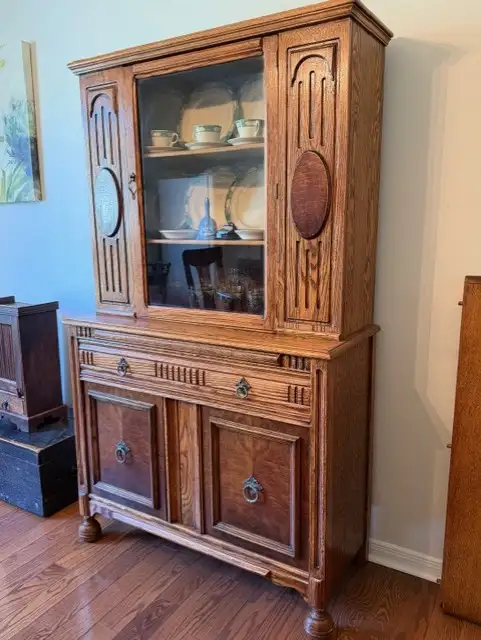 Antique Hall Stand and China Cabinet For sale - Photo 7