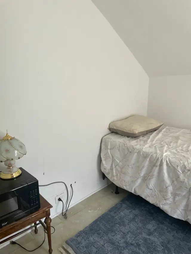 Room for rent with shared accommodations. - Photo 3