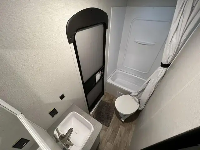 2027 BTB CAMPER TRAILER RV RENTALS NEWEST & CLEANEST UNIT! ! - Photo 40