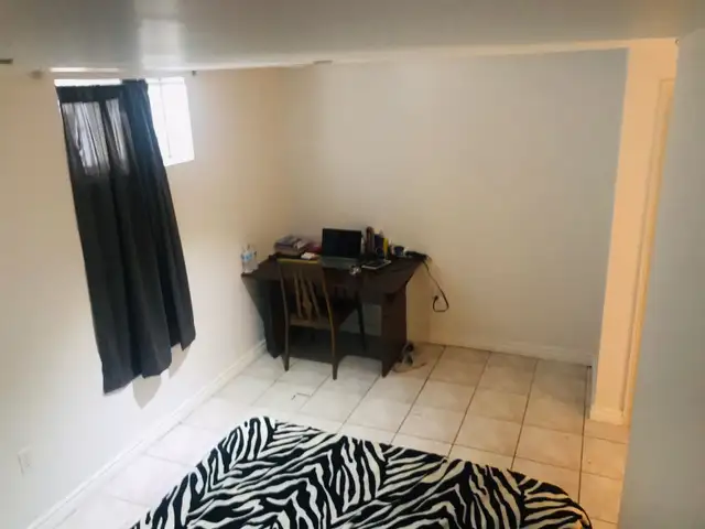 Two Bedroom for rent to professionals Scarborough - Photo 6