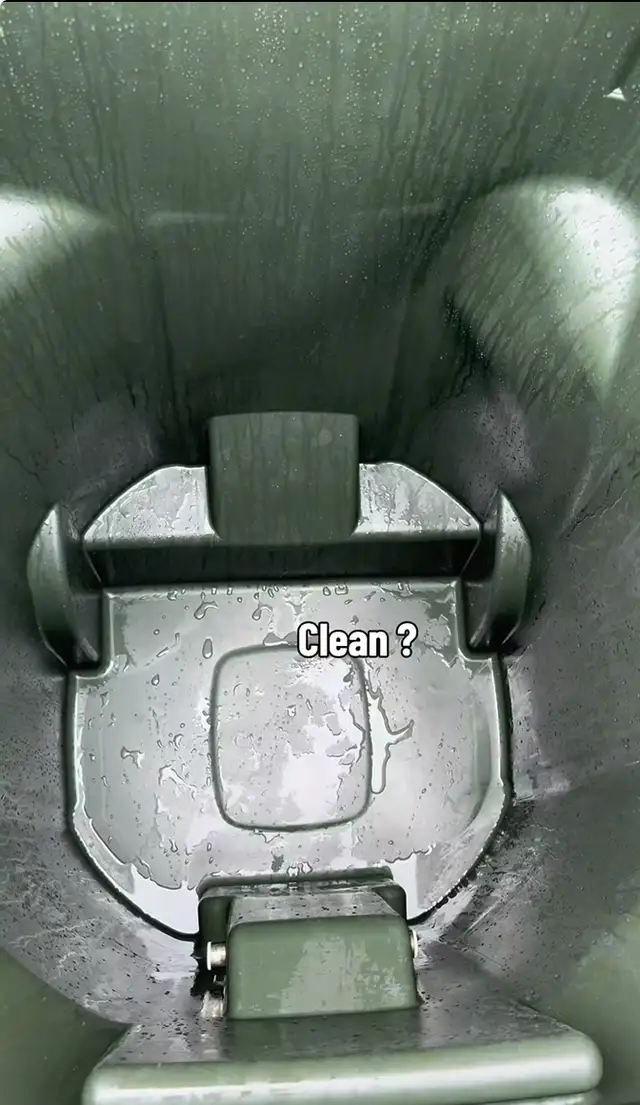 Garbage Bin Cleaning - Photo 3