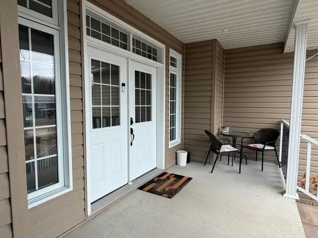 Beautiful Home in Callander just steps from North Bay - Photo 2