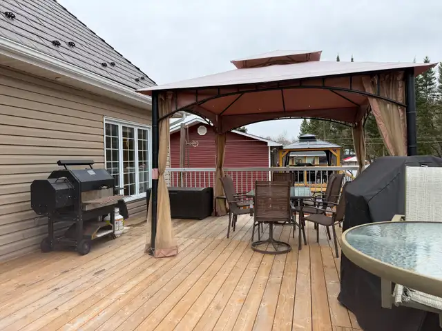 Beautiful Home in Callander just steps from North Bay - Photo 6