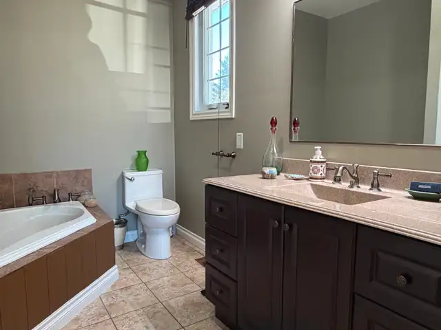 Beautiful Home in Callander just steps from North Bay - Photo 9