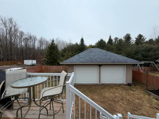 Beautiful Home in Callander just steps from North Bay - Photo 23