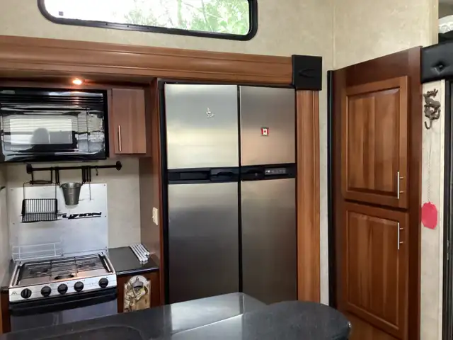 Toy Hauler Fuzion Fifth Wheel 2011 - Photo 2