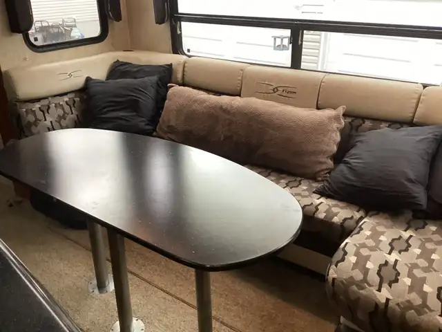 Toy Hauler Fuzion Fifth Wheel 2011 - Photo 3