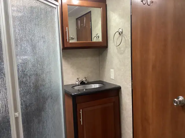 Toy Hauler Fuzion Fifth Wheel 2011 - Photo 8