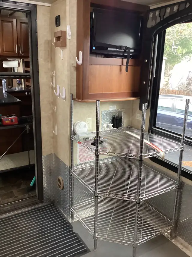 Toy Hauler Fuzion Fifth Wheel 2011 - Photo 9