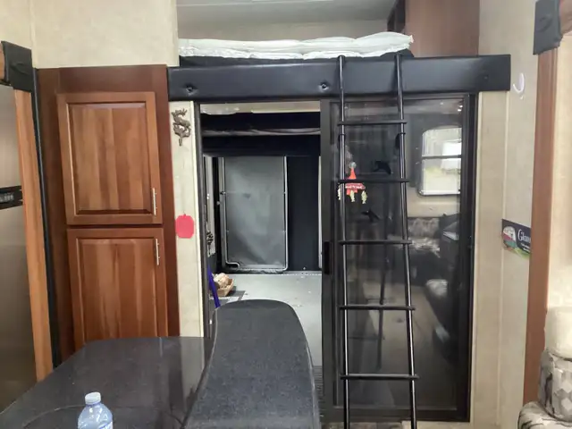 Toy Hauler Fuzion Fifth Wheel 2011 - Photo 10