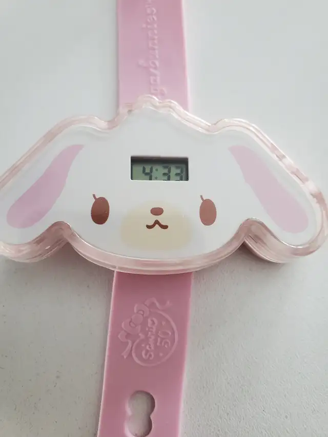 MONTRE NEUVE ENFANT SUGARBONNIES QUI FONCTIONNE PARFAIT:  $15.00